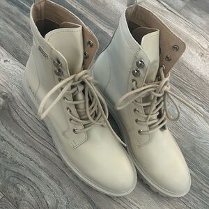 Velez beige combat rubber lace up boots women’s 39 size 9